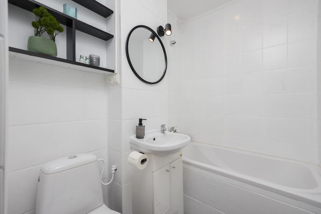 Specious City Center Studio With Park View Warsaw Ngoại thất bức ảnh